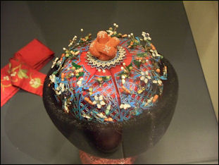 20111123-Wiki C WLA_vanda_Chinese_Wedding_Hat.jpg
